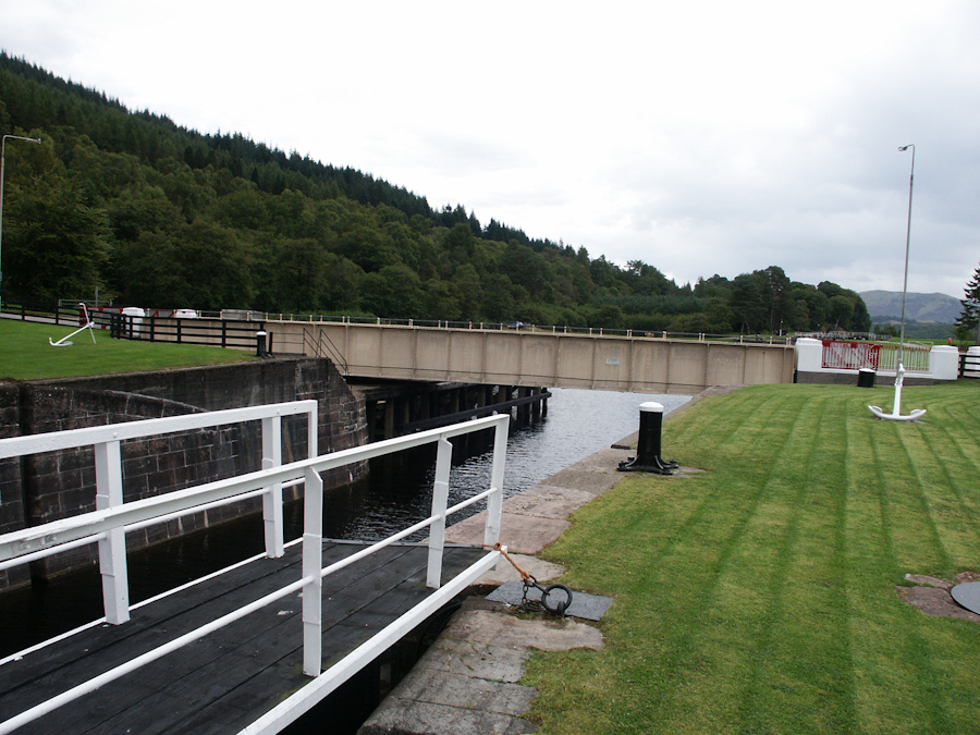 Caledonian Canal, Gairlochy Swing Bridge